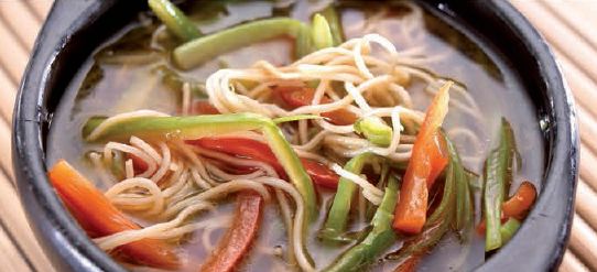 sopa de verduras asiatico